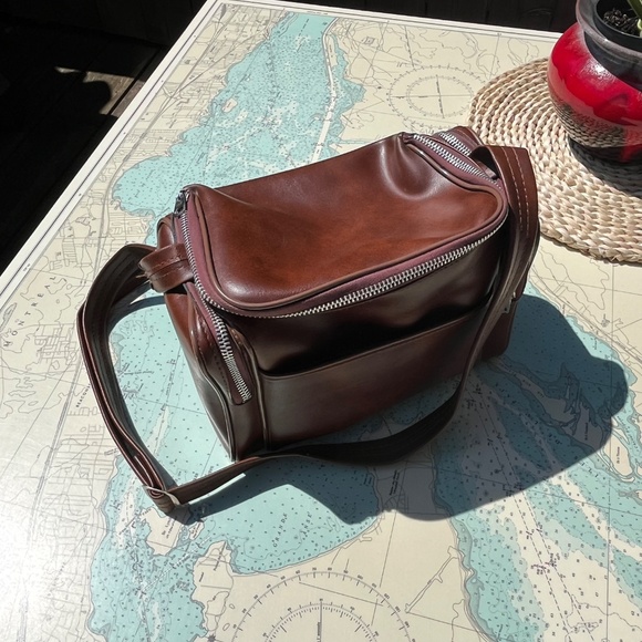 Vintage Brown Vinyl Camera Bag - Picture 2 of 4